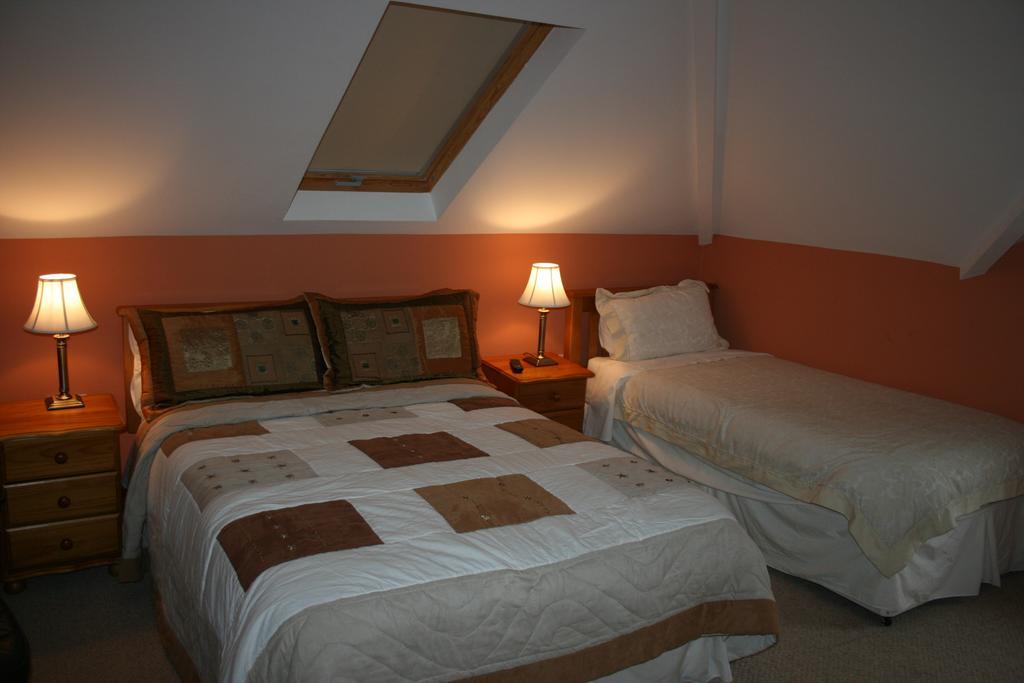 Avarest Bunratty B&B Шеннон Номер фото